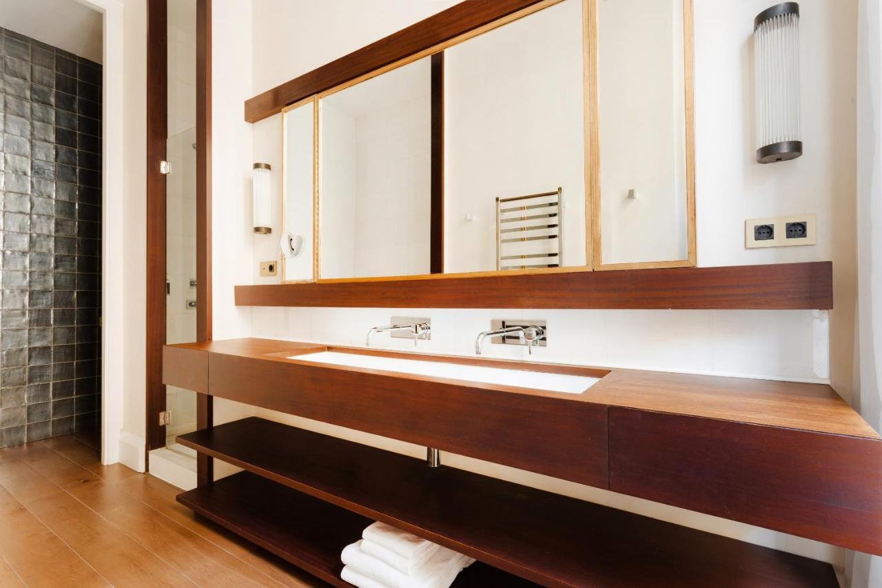 โรงแรมโดพลสคาเรียลจีแอล บาร์เซโลนา ภายนอก รูปภาพ Bathroom