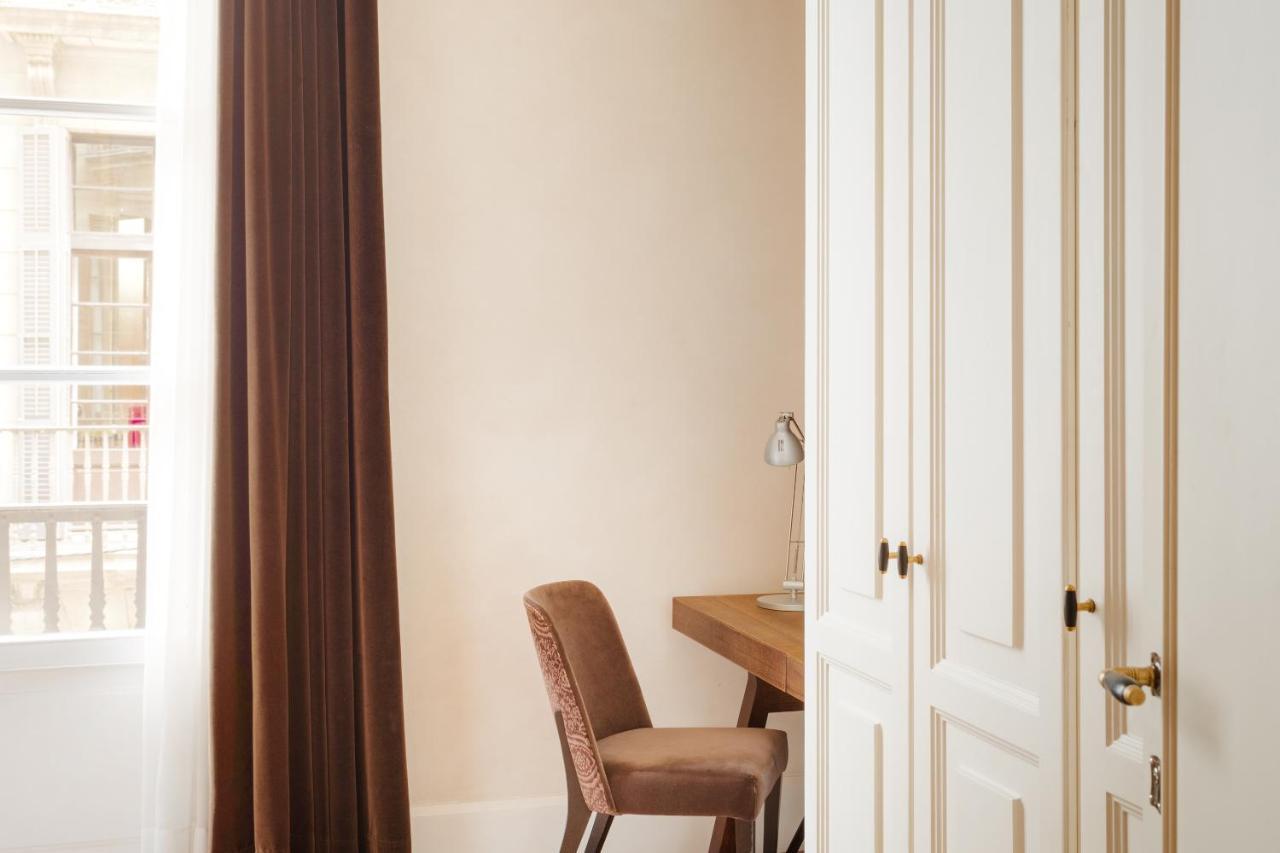 โรงแรมโดพลสคาเรียลจีแอล บาร์เซโลนา ภายนอก รูปภาพ A room at the hotel