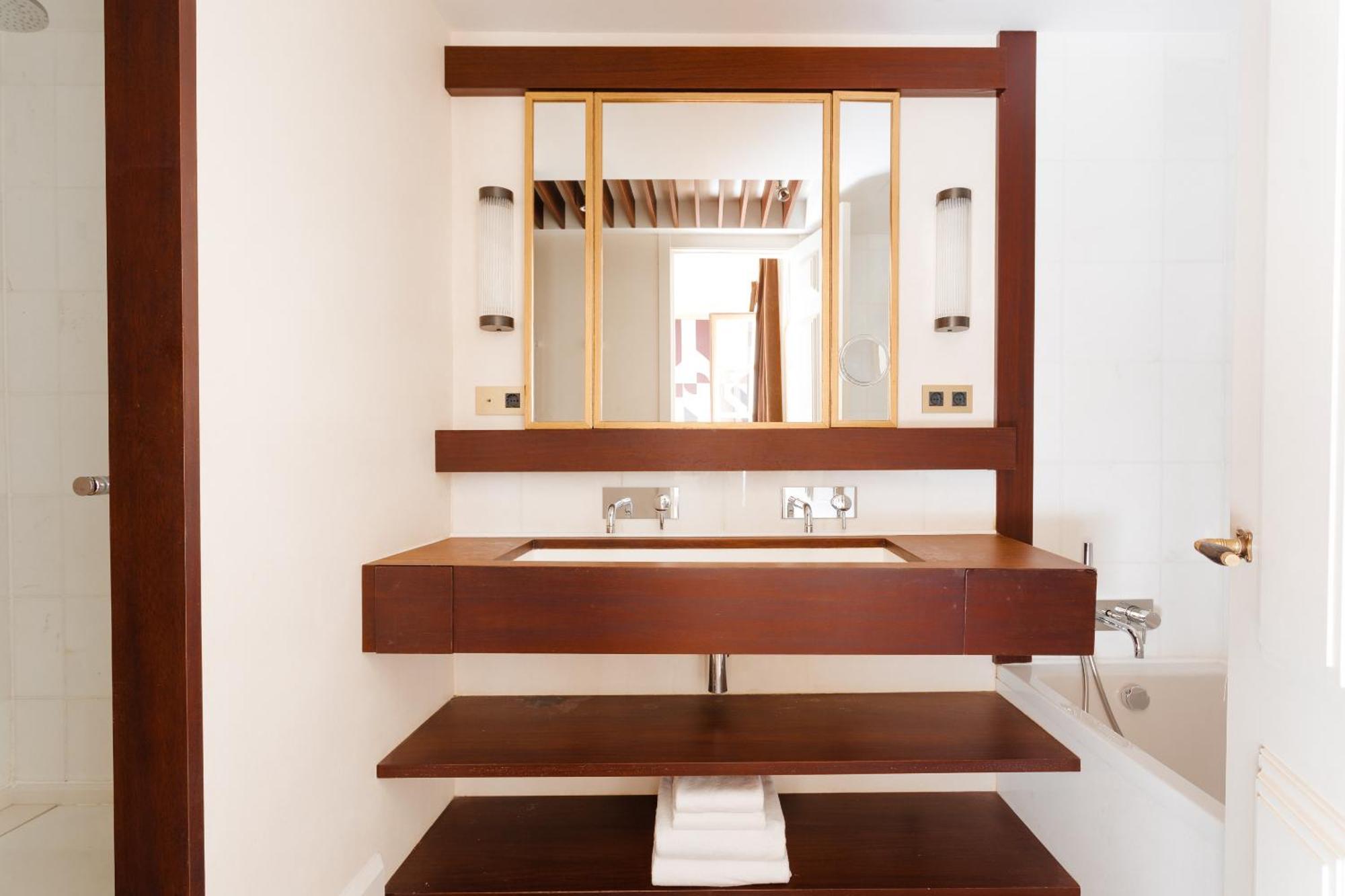 โรงแรมโดพลสคาเรียลจีแอล บาร์เซโลนา ห้อง รูปภาพ Bathroom