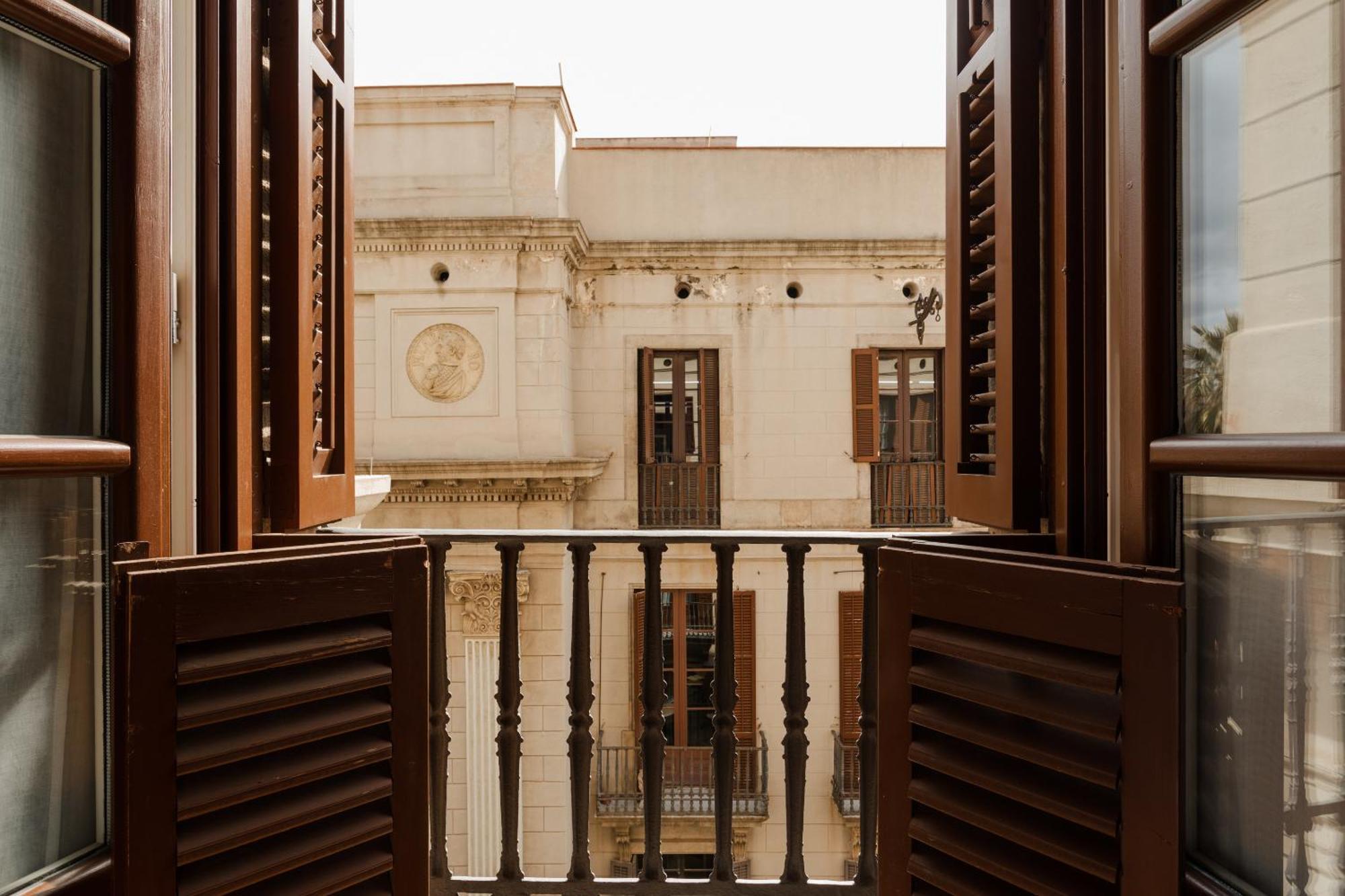 โรงแรมโดพลสคาเรียลจีแอล บาร์เซโลนา ห้อง รูปภาพ A typical window in a house in Malta