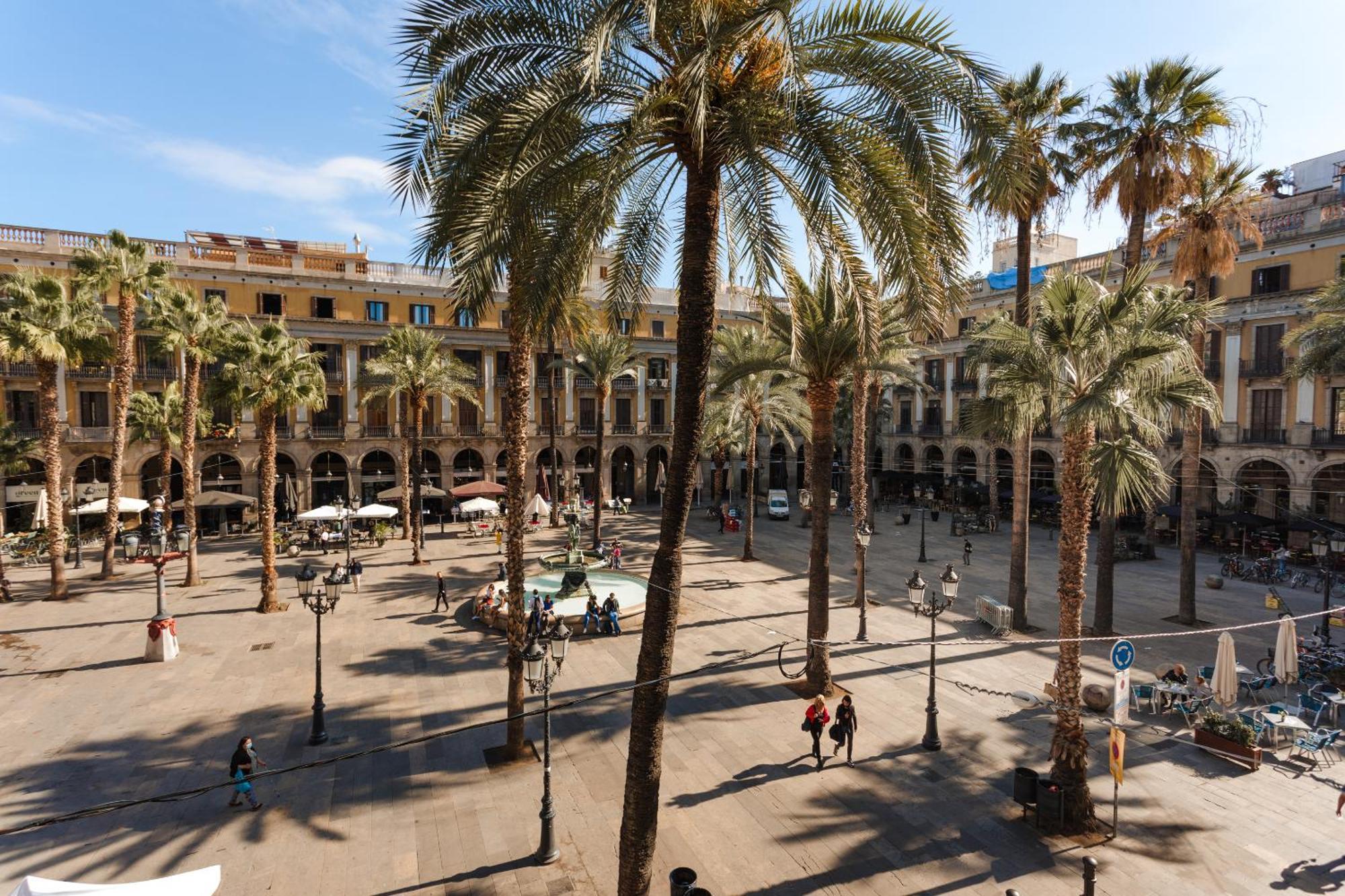 โรงแรมโดพลสคาเรียลจีแอล บาร์เซโลนา ภายนอก รูปภาพ Plaça Reial