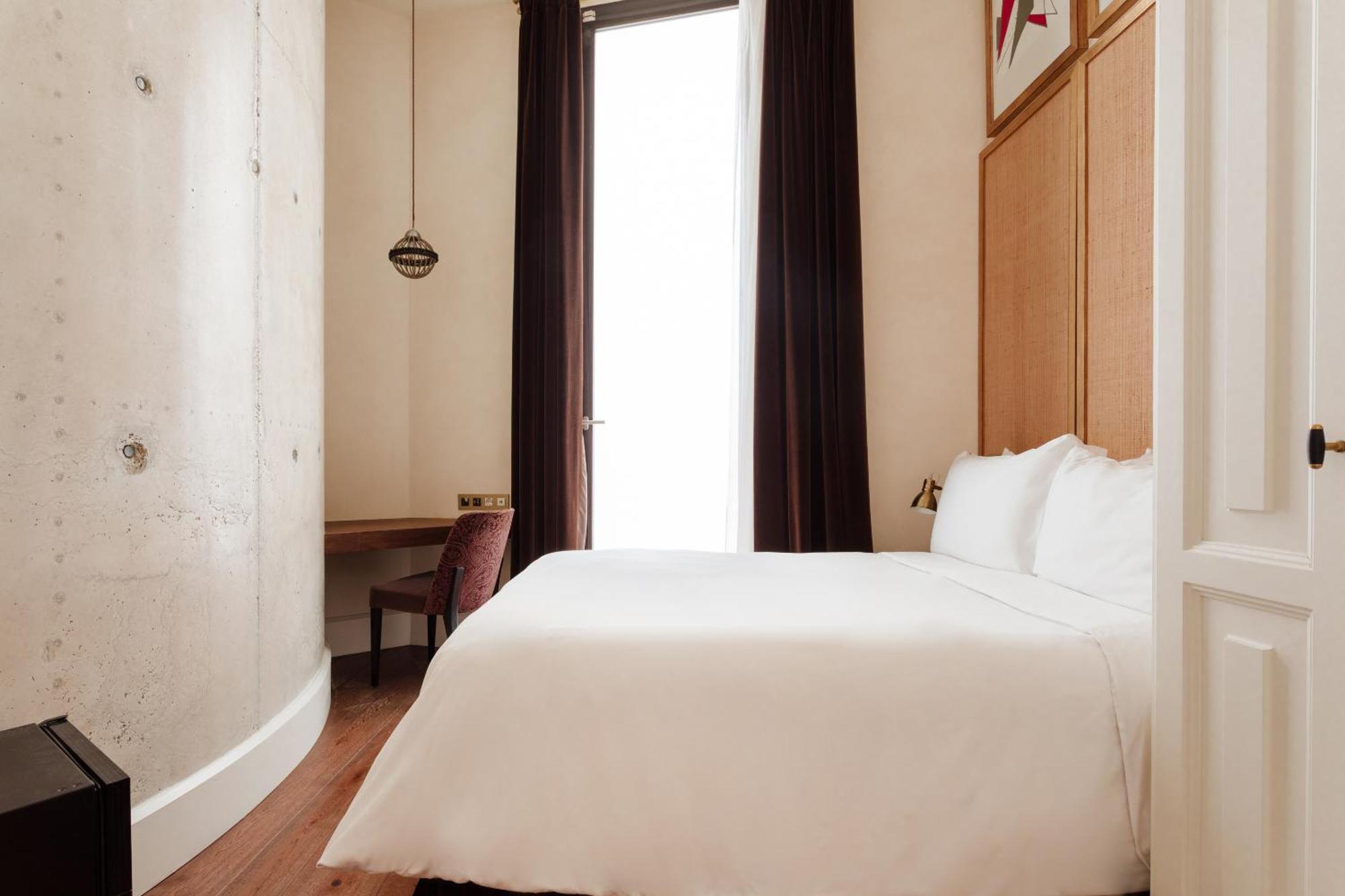 โรงแรมโดพลสคาเรียลจีแอล บาร์เซโลนา ห้อง รูปภาพ A room at the hotel