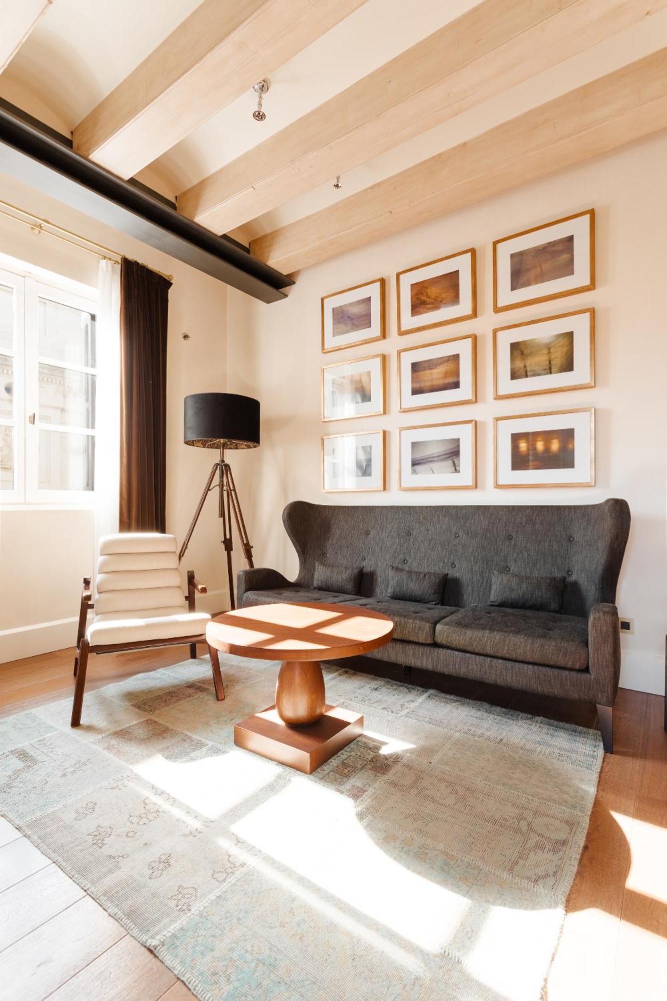 โรงแรมโดพลสคาเรียลจีแอล บาร์เซโลนา ห้อง รูปภาพ A living room