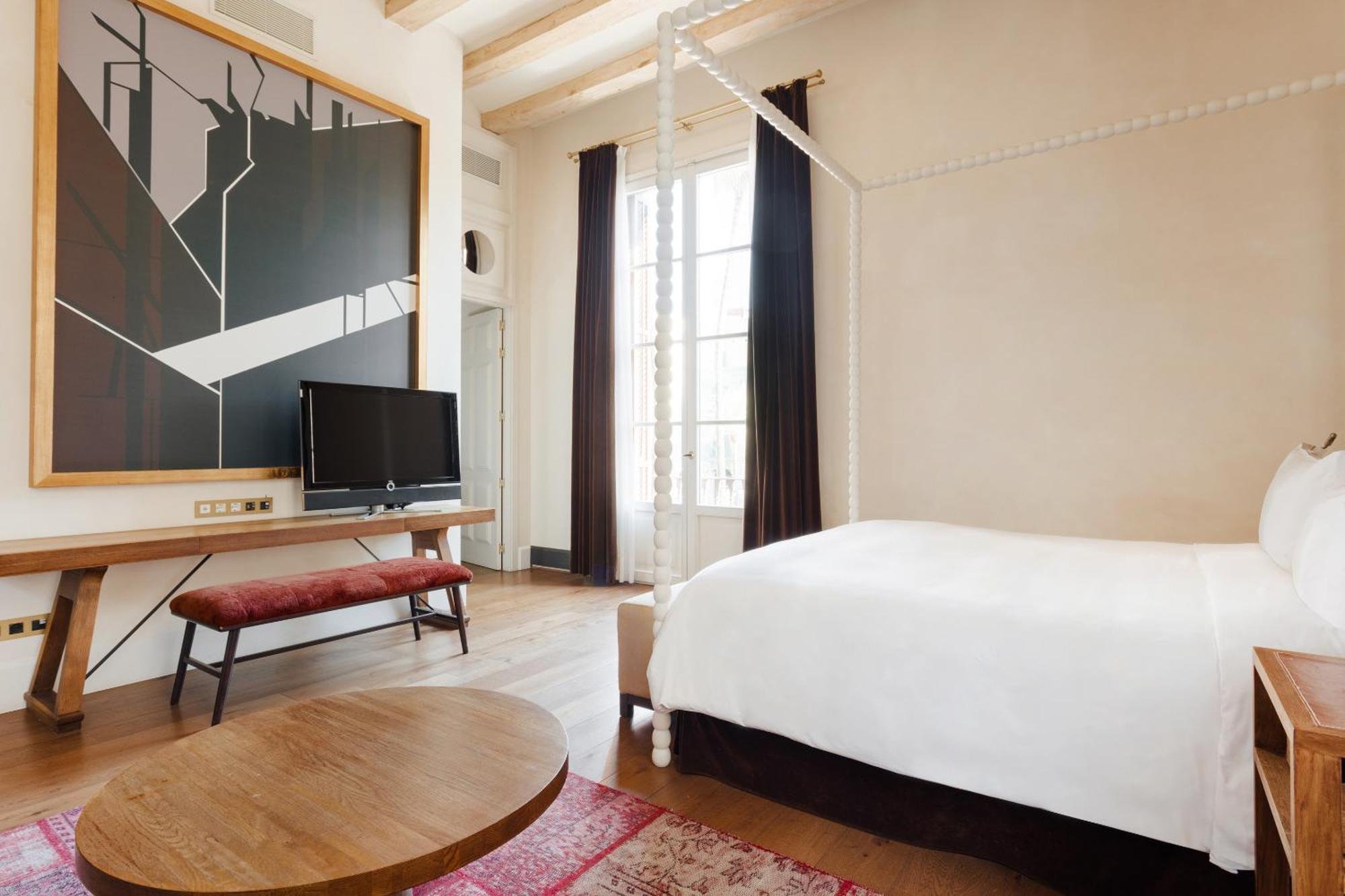 โรงแรมโดพลสคาเรียลจีแอล บาร์เซโลนา ห้อง รูปภาพ A room at the hotel