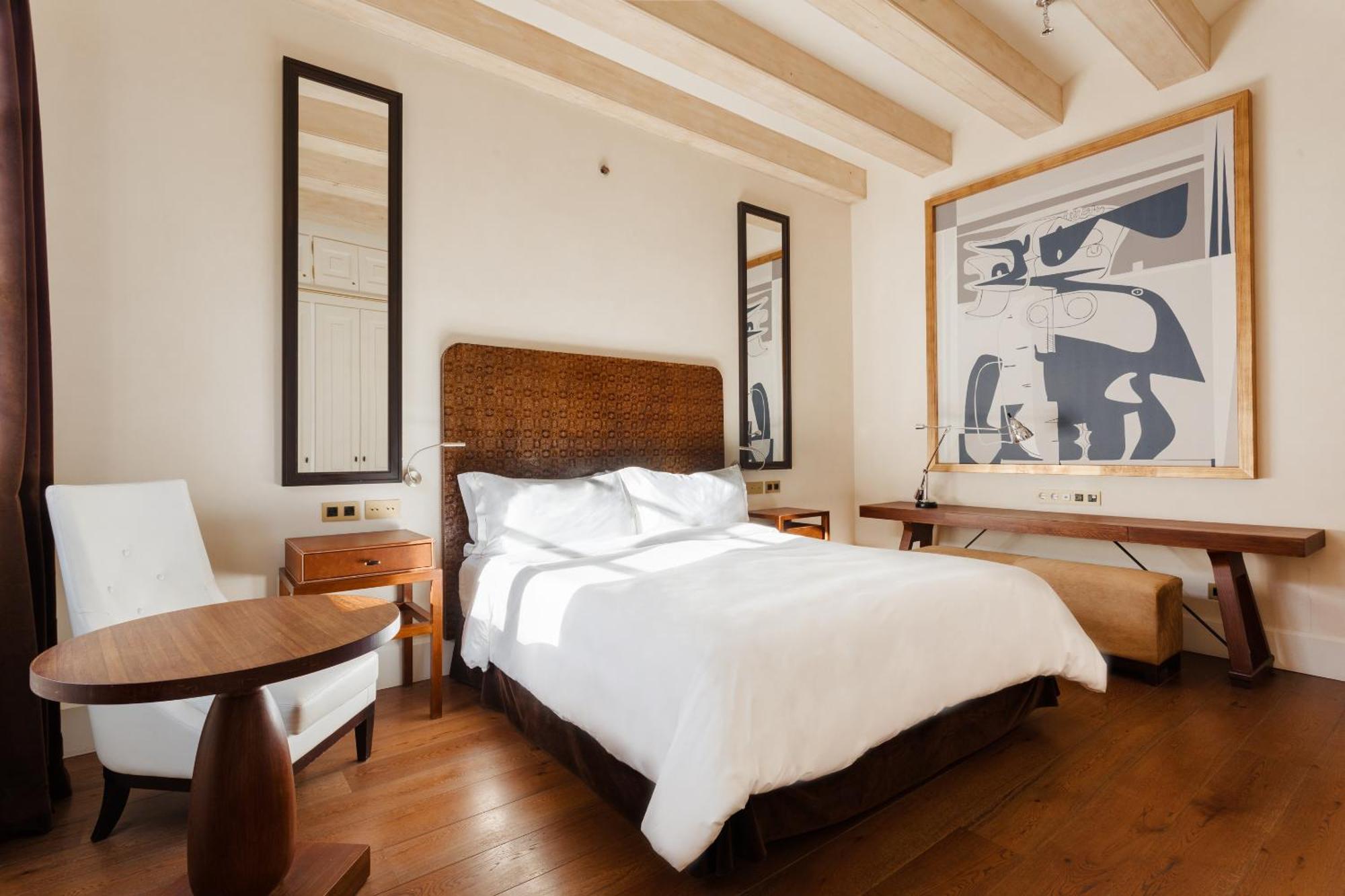 โรงแรมโดพลสคาเรียลจีแอล บาร์เซโลนา ห้อง รูปภาพ A bedroom at the hotel