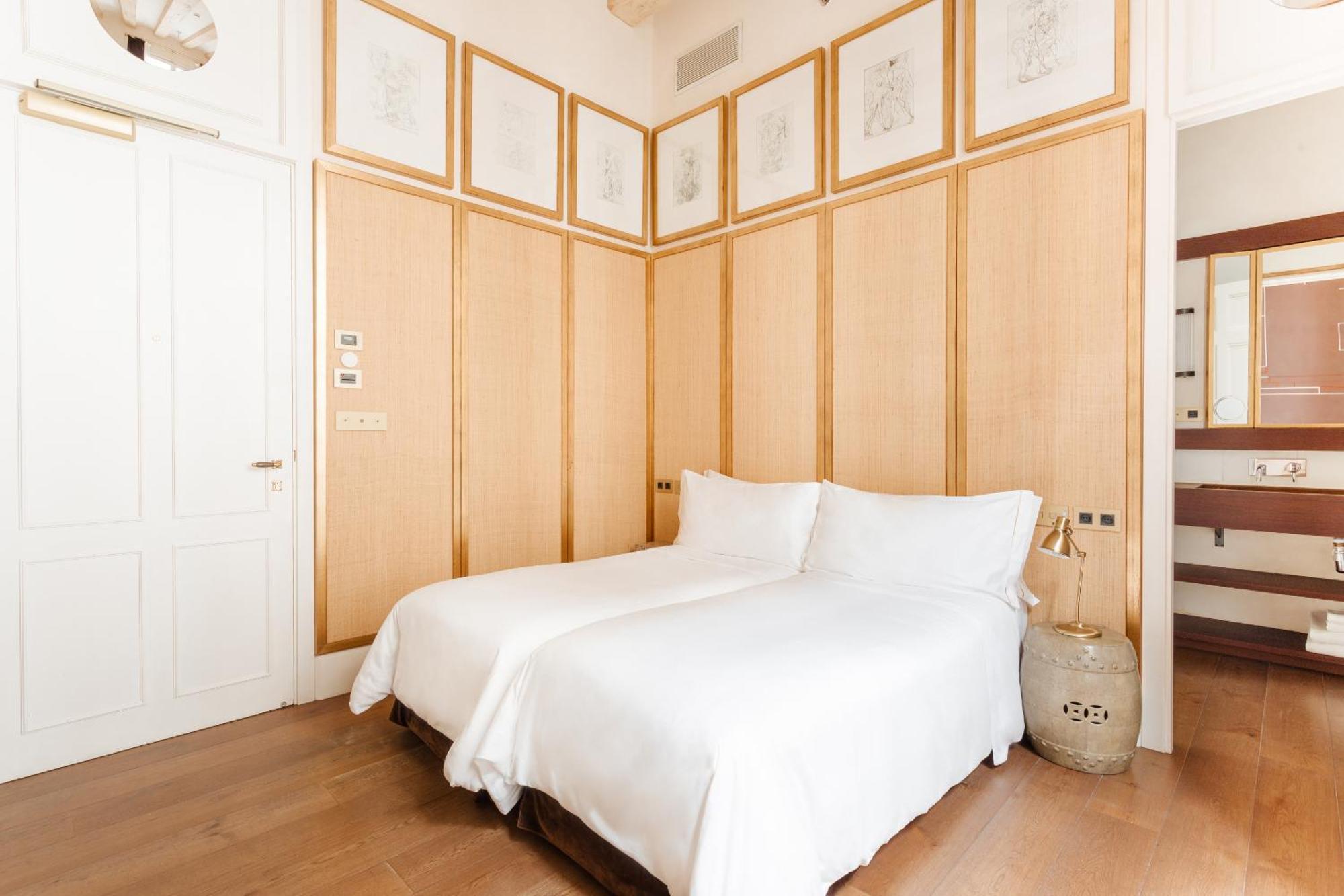 โรงแรมโดพลสคาเรียลจีแอล บาร์เซโลนา ห้อง รูปภาพ A bedroom at the hotel