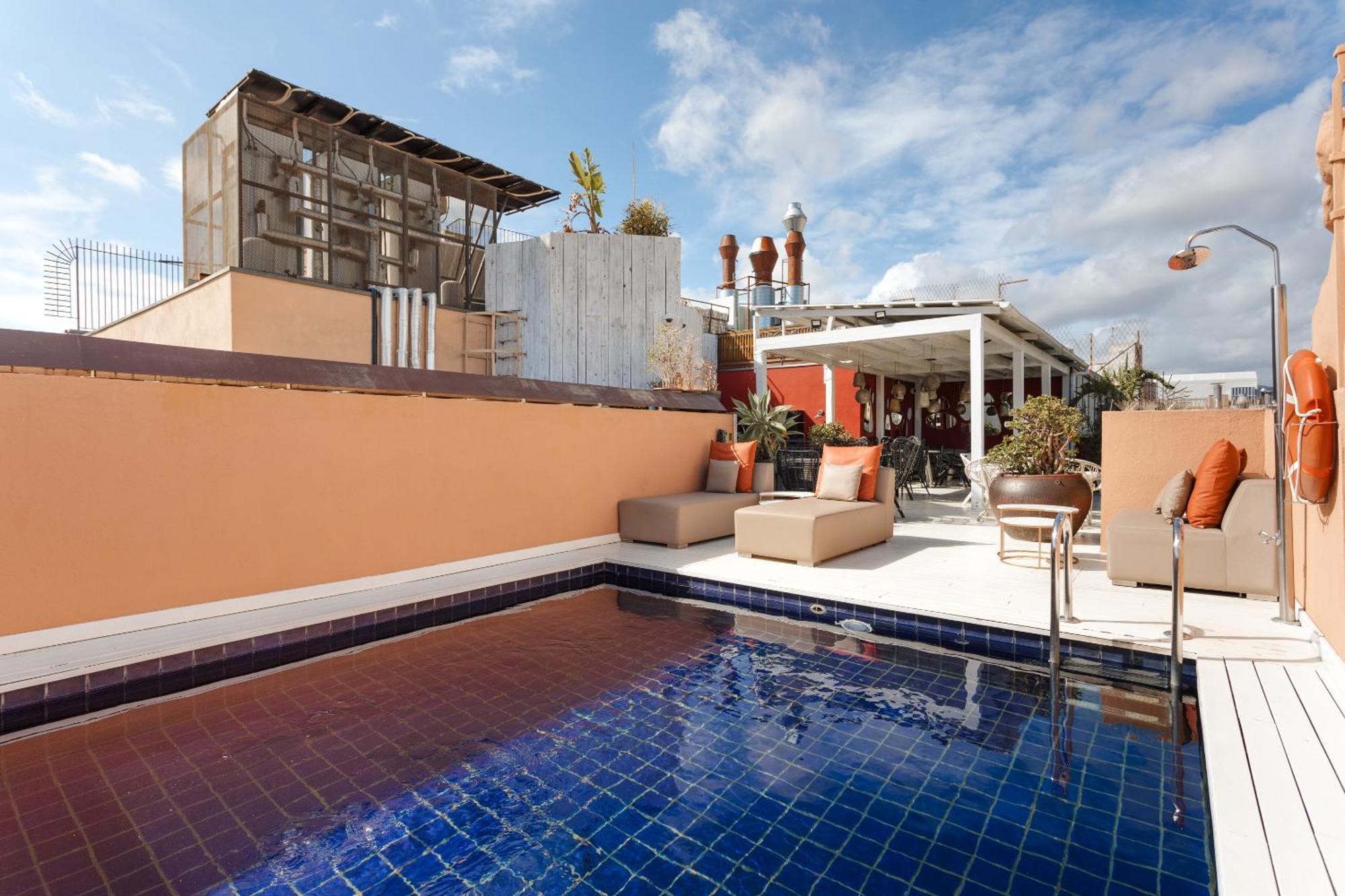 โรงแรมโดพลสคาเรียลจีแอล บาร์เซโลนา ภายนอก รูปภาพ Rooftop pool at the Hotel Unique