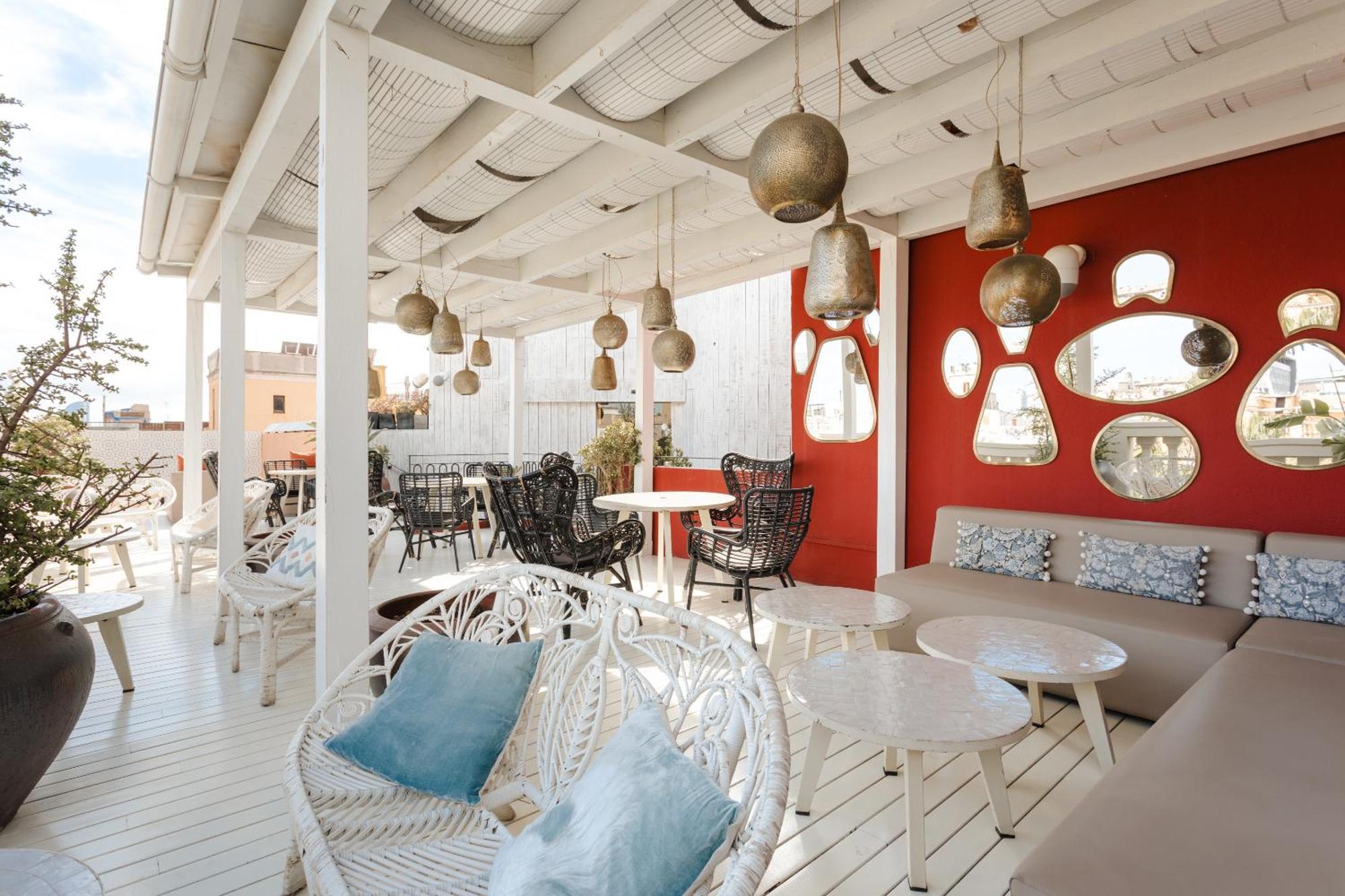 โรงแรมโดพลสคาเรียลจีแอล บาร์เซโลนา ภายนอก รูปภาพ The rooftop bar at the Hotel Indigo, Athens