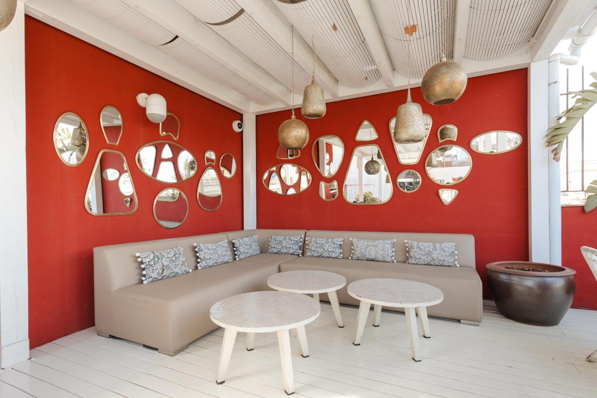 โรงแรมโดพลสคาเรียลจีแอล บาร์เซโลนา ภายนอก รูปภาพ The interior of the Sky Bar