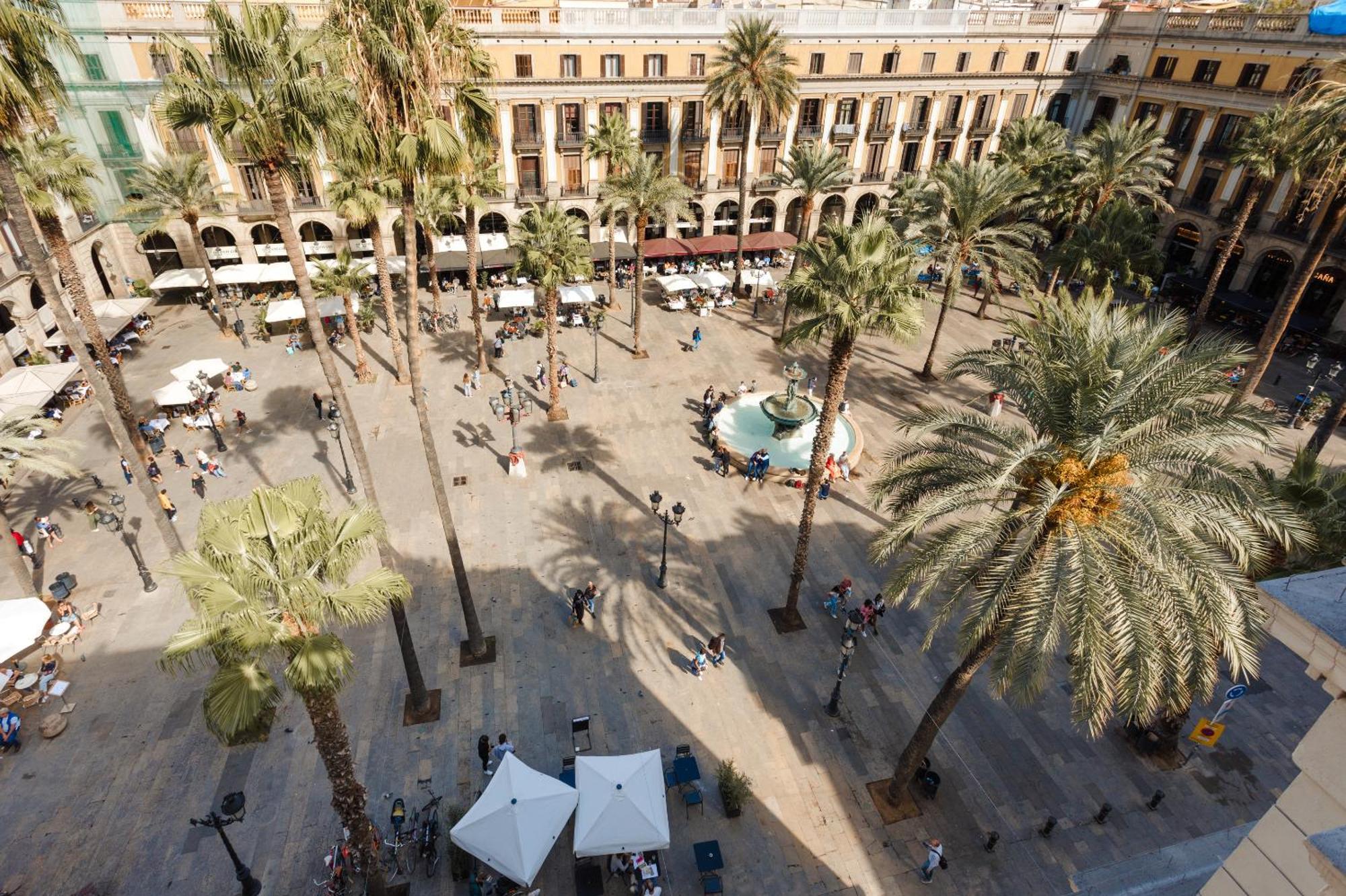 โรงแรมโดพลสคาเรียลจีแอล บาร์เซโลนา ภายนอก รูปภาพ Plaça Reial